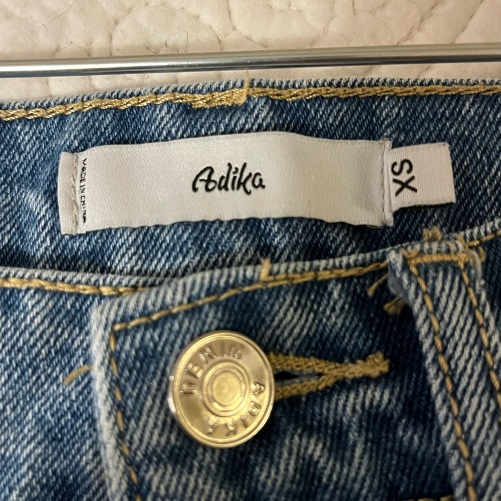 Adika Medium-Wash Denim Wide Leg Jeans, Bleach hearts, size XS - Picture 3 of 8
